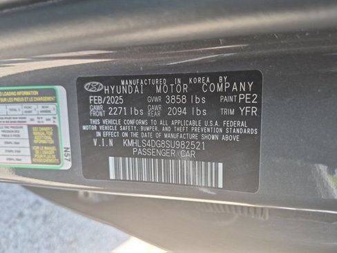 Used 2025 Hyundai Elantra SEL FWD image 36