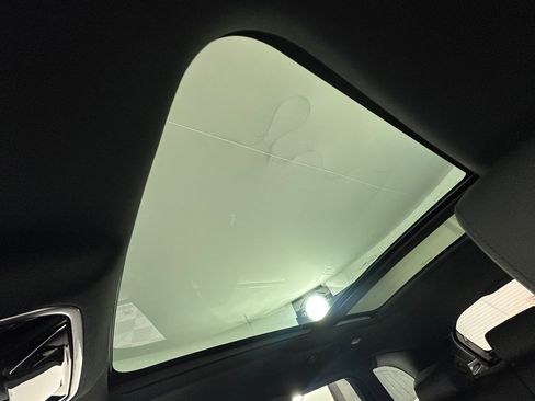 New 2026 Land Rover Range Rover Velar Dynamic SE image 13