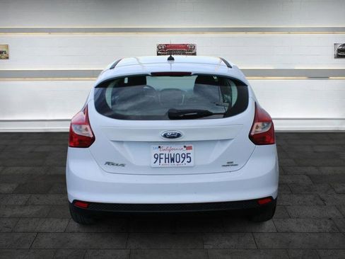 Used 2013 Ford Focus SE w/ SE Winter Pkg image 6