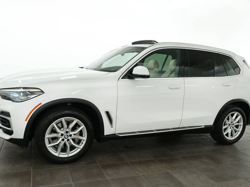 Used 2022 BMW X5 xDrive40i w/ Premium Package AWD/4WD image 2