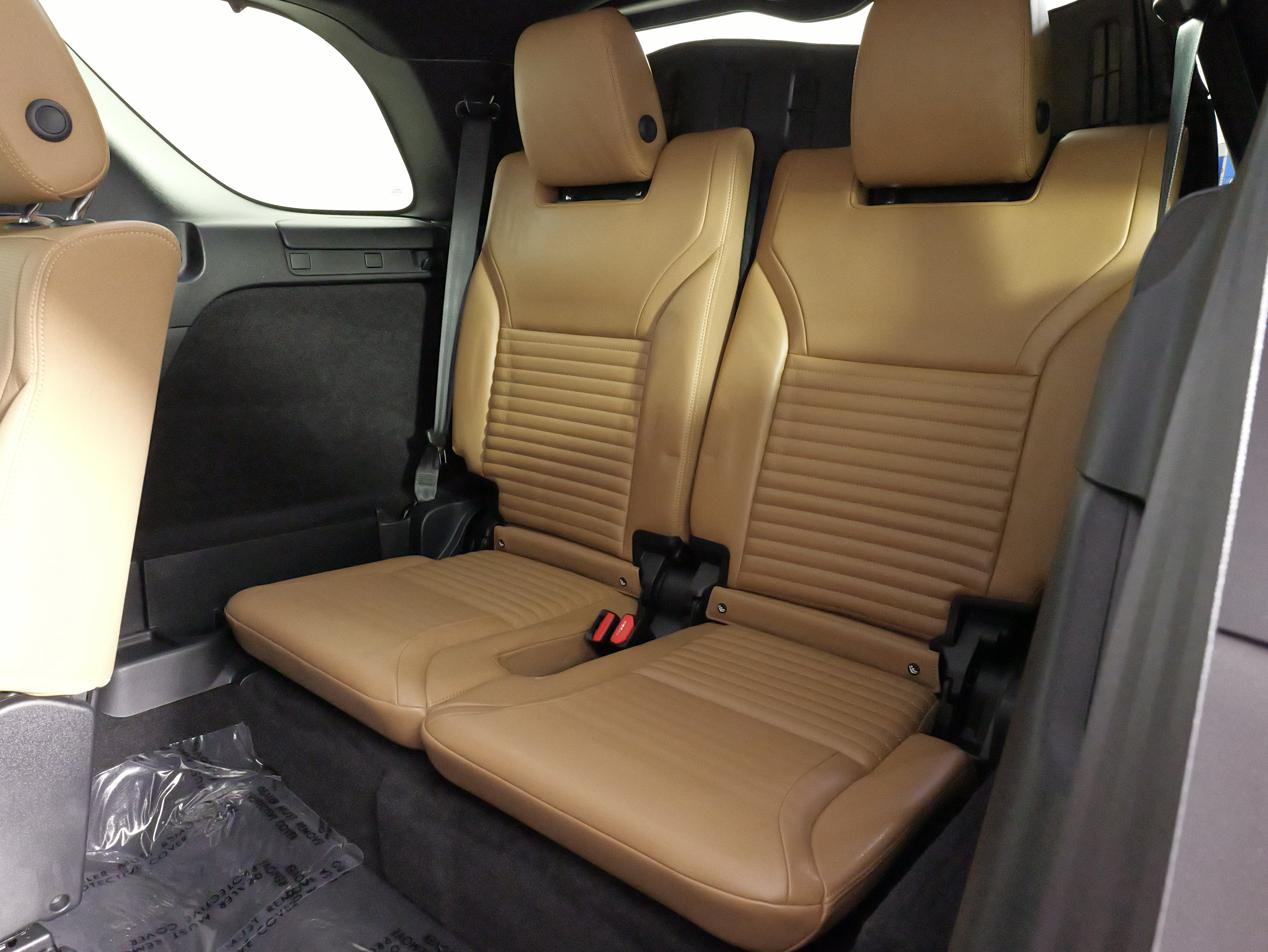 Used 2024 Land Rover Discovery Dynamic SE AWD/4WD image 43