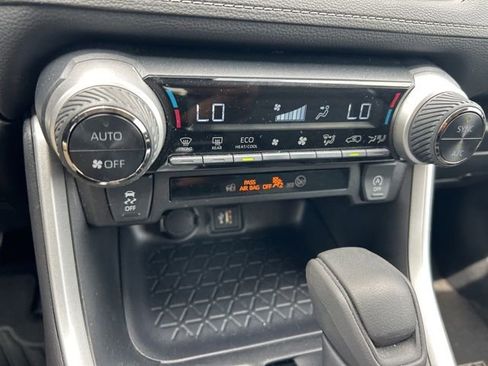 Used 2025 Toyota RAV4 XLE FWD image 31