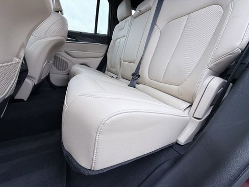 Used 2024 Jeep Grand Cherokee Limited w/ Luxury Tech Group II image 27