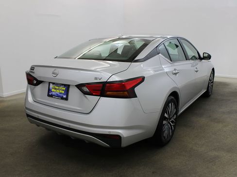 Used 2024 Nissan Altima 2.5 SV FWD image 5