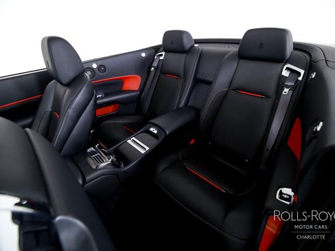 Used 2019 Rolls-Royce Dawn RWD image 18