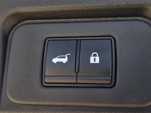 Certified 2025 Nissan Rogue SV FWD image 10