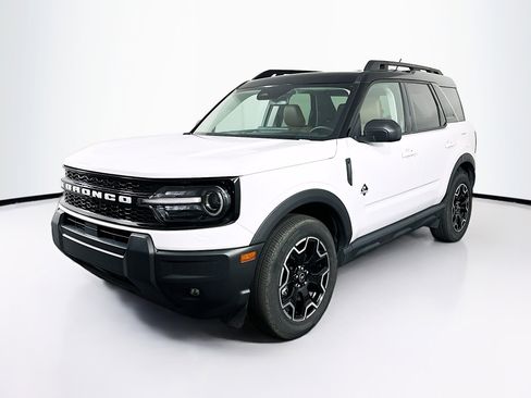 Used 2025 Ford Bronco Sport Outer Banks AWD/4WD image 3
