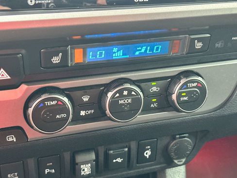 Used 2022 Toyota Tacoma Limited image 19