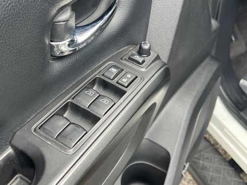 Used 2021 Nissan Titan PRO-4X w/ Pro-4x Convenience Package AWD/4WD image 16