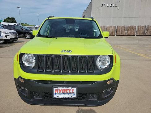 Used 2017 Jeep Renegade Latitude w/ Popular Equipment Group FWD image 8