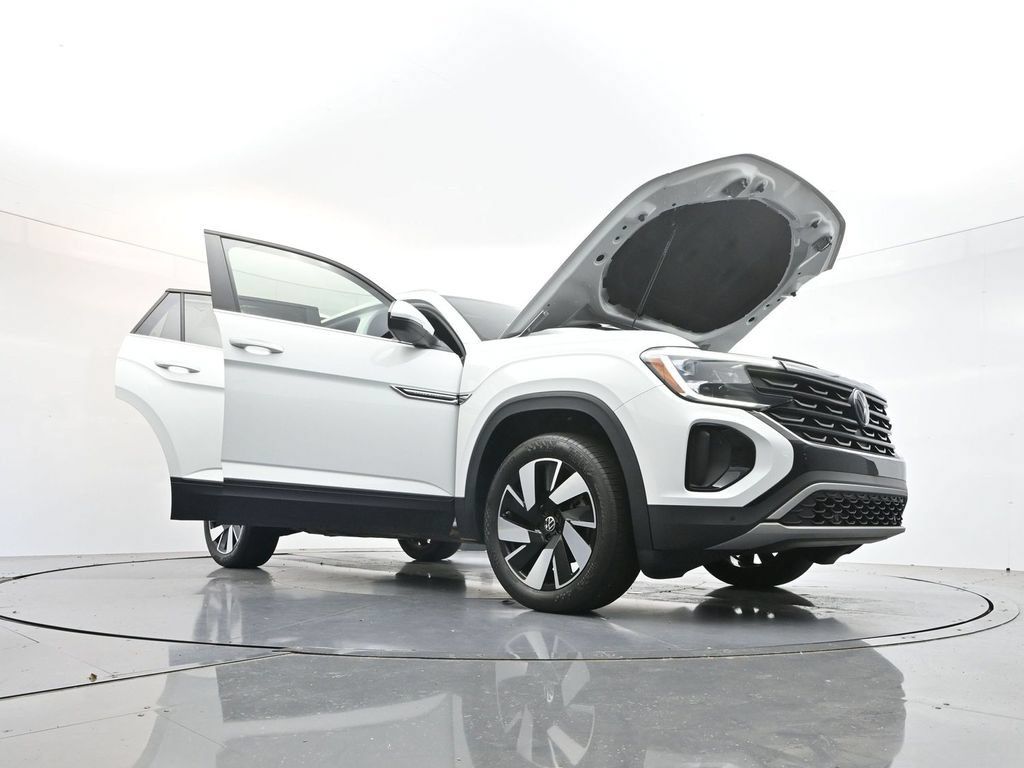 Used 2024 Volkswagen Atlas Cross Sport SE AWD/4WD image 33