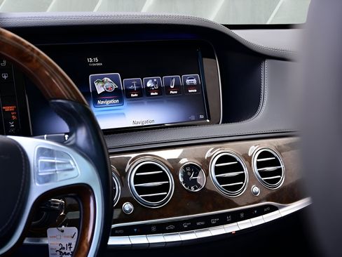 Used 2017 Mercedes-Benz S 550 Sedan image 31