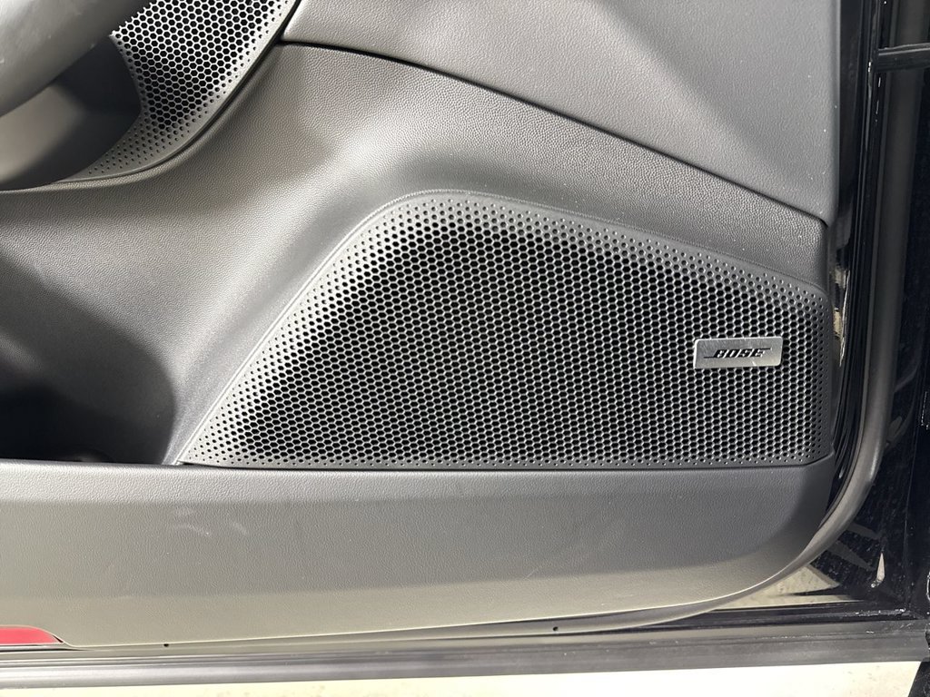 Certified 2025 Porsche Macan Turbo Electric AWD/4WD image 34
