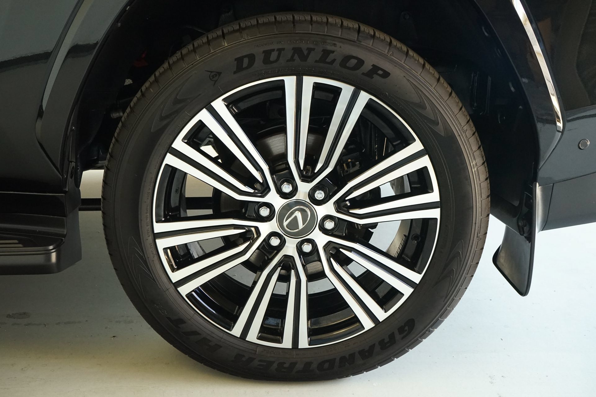 Used 2026 Lexus LX 700h Luxury AWD/4WD image 38