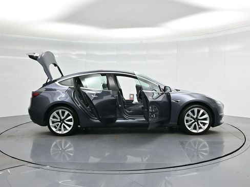Used 2019 Tesla Model 3 Standard Range Plus image 3