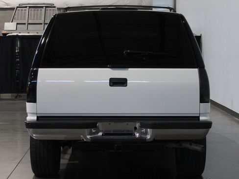 Used 1999 Chevrolet Tahoe 4WD 2-Door w/ Skid Plate Pkg image 24
