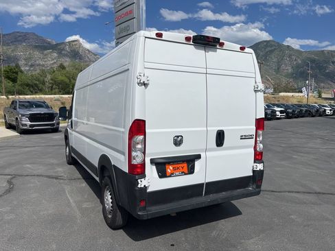 Used 2024 RAM ProMaster 2500 w/ Convenience Group FWD image 10