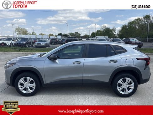 Used 2024 Chevrolet Trax LS w/ Driver Confidence Package FWD image 1