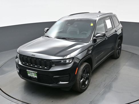 Used 2023 Jeep Grand Cherokee Altitude image 33