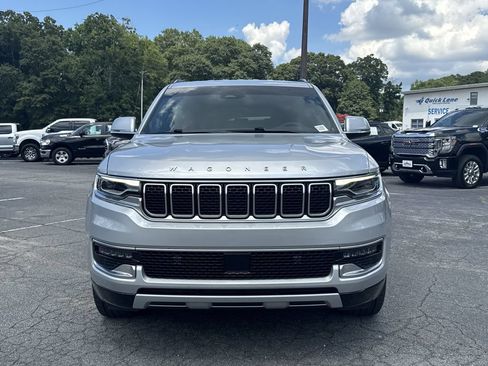 Used 2022 Jeep Wagoneer Series II RWD image 2