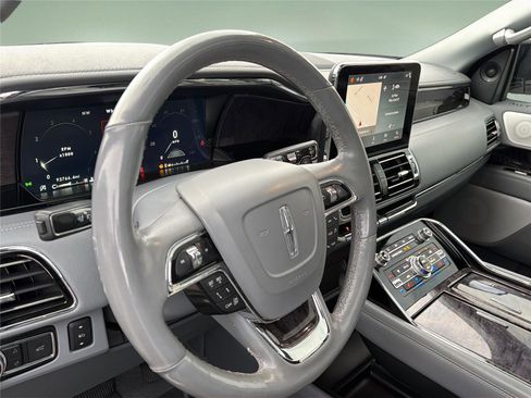 Used 2019 Lincoln Navigator Reserve AWD/4WD image 32