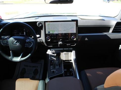 Used 2025 Lexus GX 550 w/ Accessory Package (Z1) AWD/4WD image 10