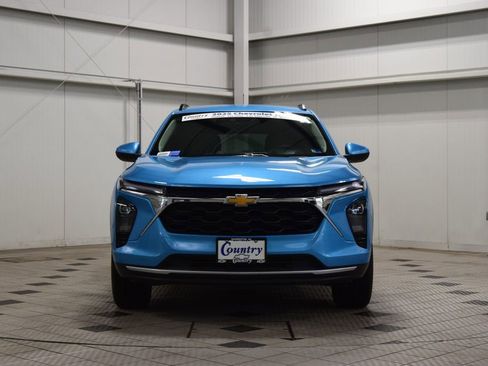 Used 2025 Chevrolet Trax LT w/ Driver Confidence Package FWD image 2