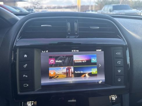 Used 2018 Jaguar F-PACE Premium image 15