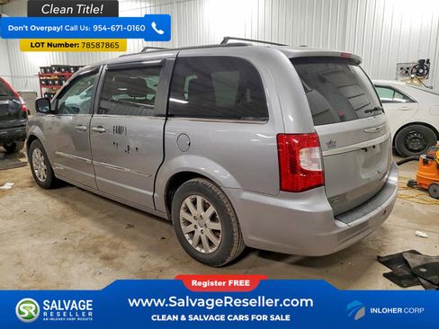 Used 2013 Chrysler Town & Country Touring image 3