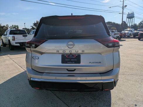Used 2025 Nissan Rogue Platinum w/ Platinum Premium Package FWD image 5