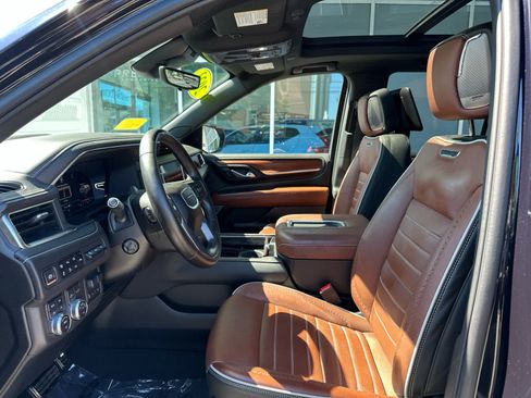 Used 2023 GMC Yukon Denali Ultimate AWD/4WD image 11