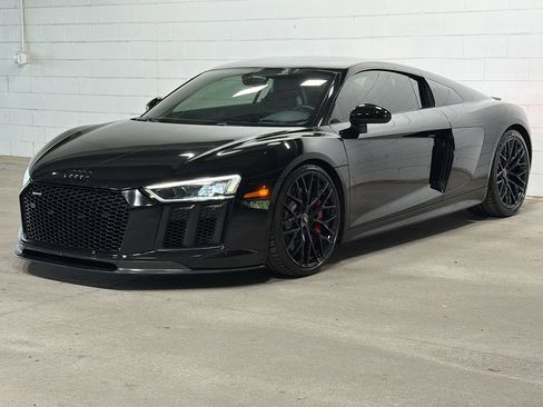 Used 2018 Audi R8 V10 w/ Premium Package RWD image 1