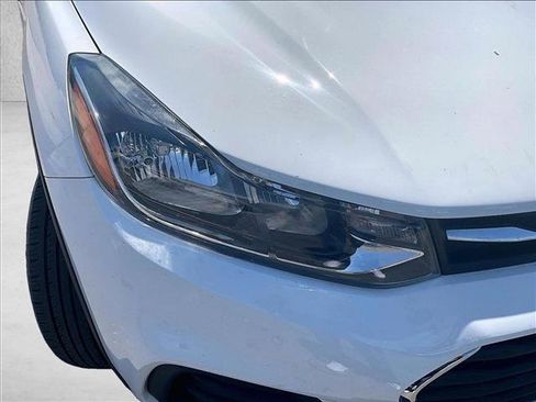 Used 2020 Chevrolet Trax LS image 30