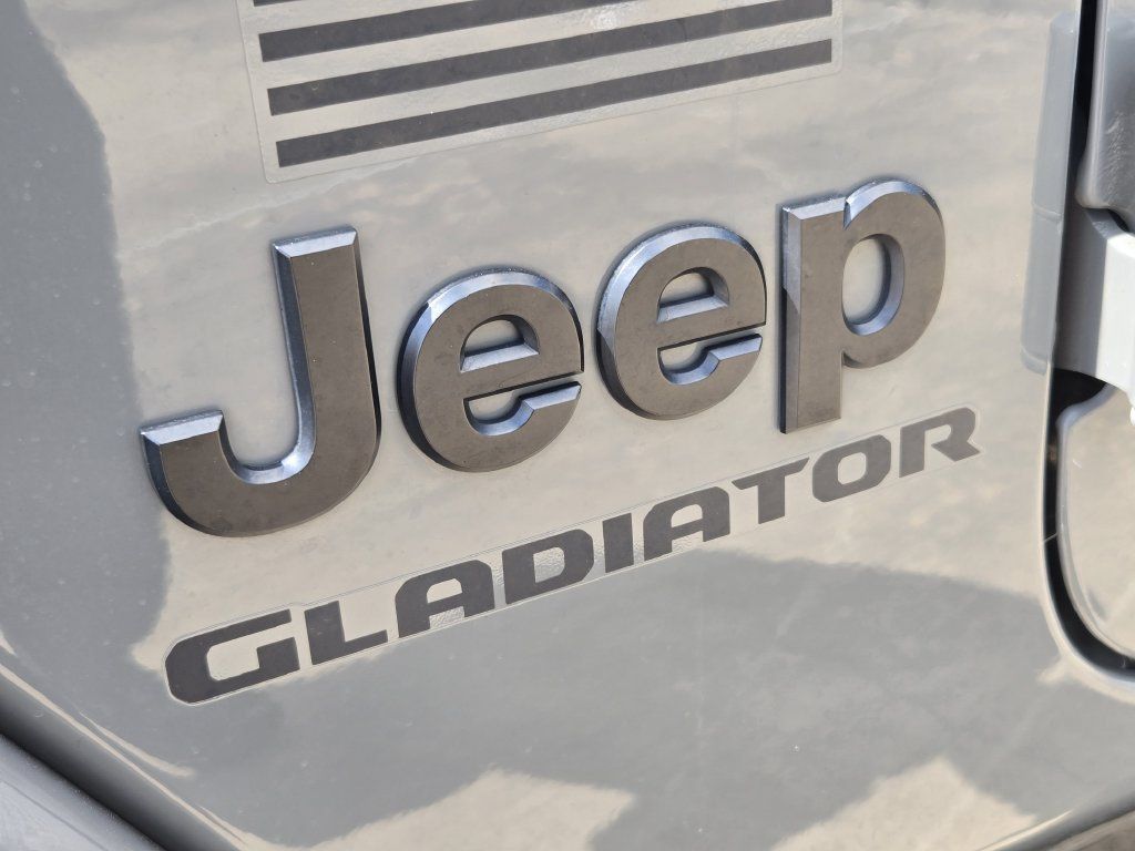 Used 2023 Jeep Gladiator Sport AWD/4WD image 13
