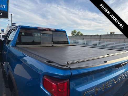 Used 2022 Chevrolet Silverado 1500 ZR2 w/ Technology Package AWD/4WD image 10