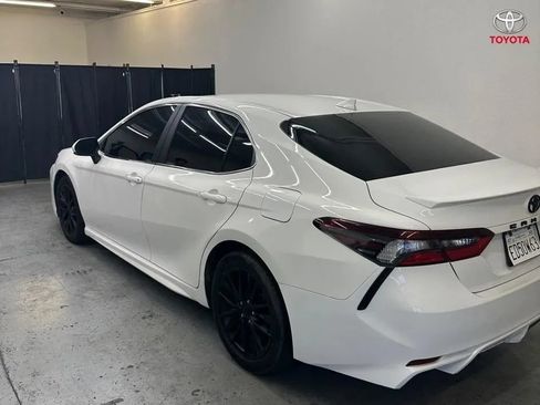 Used 2023 Toyota Camry SE FWD image 5