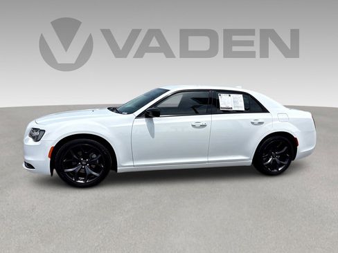 Used 2021 Chrysler 300 Touring w/ Sport Appearance Package RWD image 24