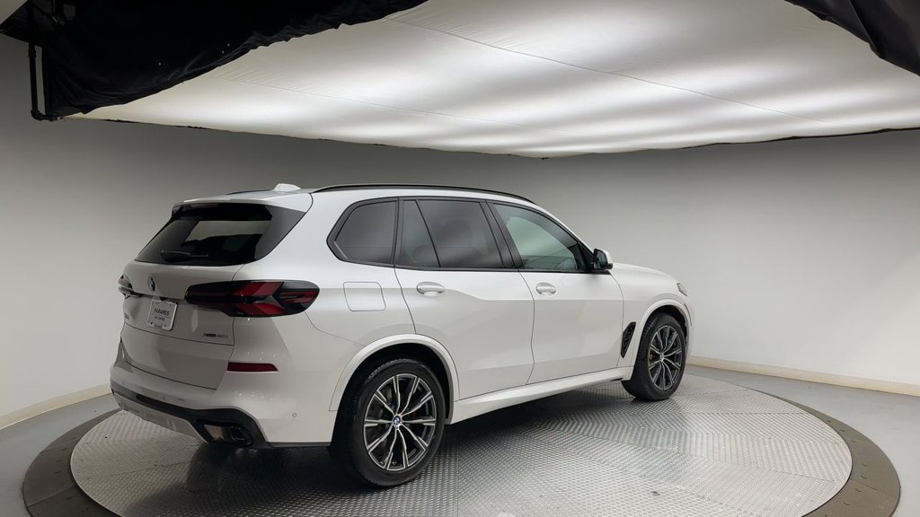 Used 2024 BMW X5 xDrive40i w/ M Sport Package AWD/4WD image 2