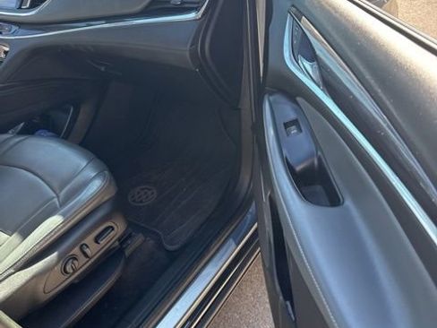 Used 2018 Buick Enclave Essence image 22