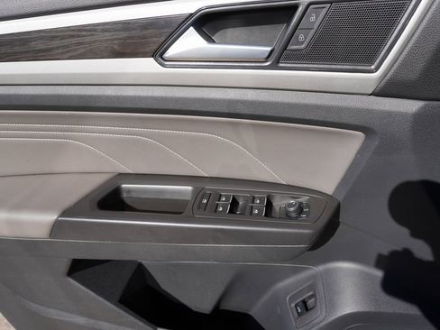 Used 2023 Volkswagen Atlas SE image 9