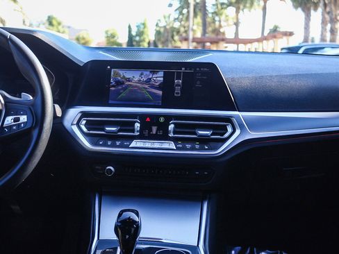 Used 2022 BMW 330i Sedan w/ Driving Assistance Package image 13