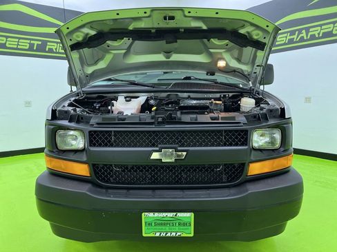 Used 2017 Chevrolet Express 2500 LS RWD image 4