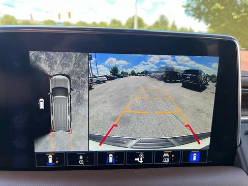 Used 2023 Chevrolet Suburban High Country AWD/4WD image 9