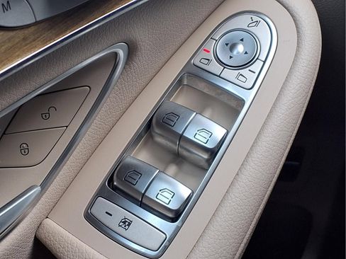 Used 2019 Mercedes-Benz GLC 300 4MATIC image 20