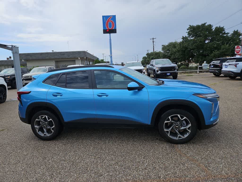 Used 2025 Chevrolet Trax LT w/ Driver Confidence Package FWD image 9