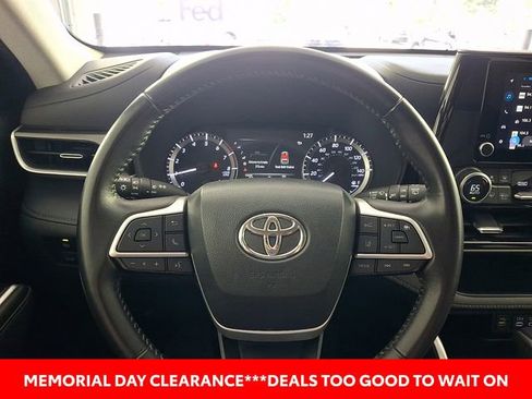 Used 2023 Toyota Highlander LE FWD image 24