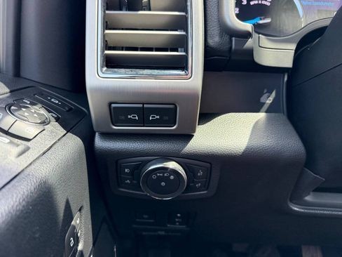 Used 2021 Ford F350 Platinum w/ Tremor Off-Road Package AWD/4WD image 17