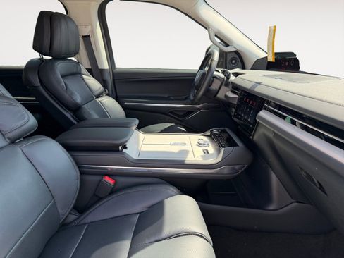 New 2026 Lincoln Navigator Reserve AWD/4WD image 15