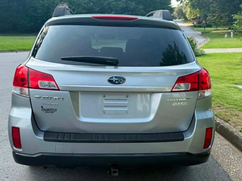 Used 2010 Subaru Outback 2.5i Premium AWD/4WD image 10