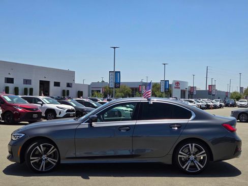 Used 2021 BMW 330i Sedan w/ Premium Package RWD image 4